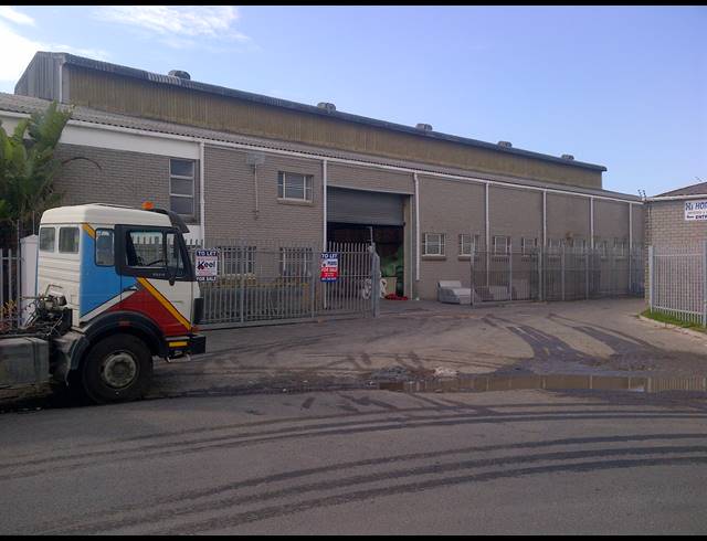 2,150M² FACTORY FOR SALE IN RETREAT